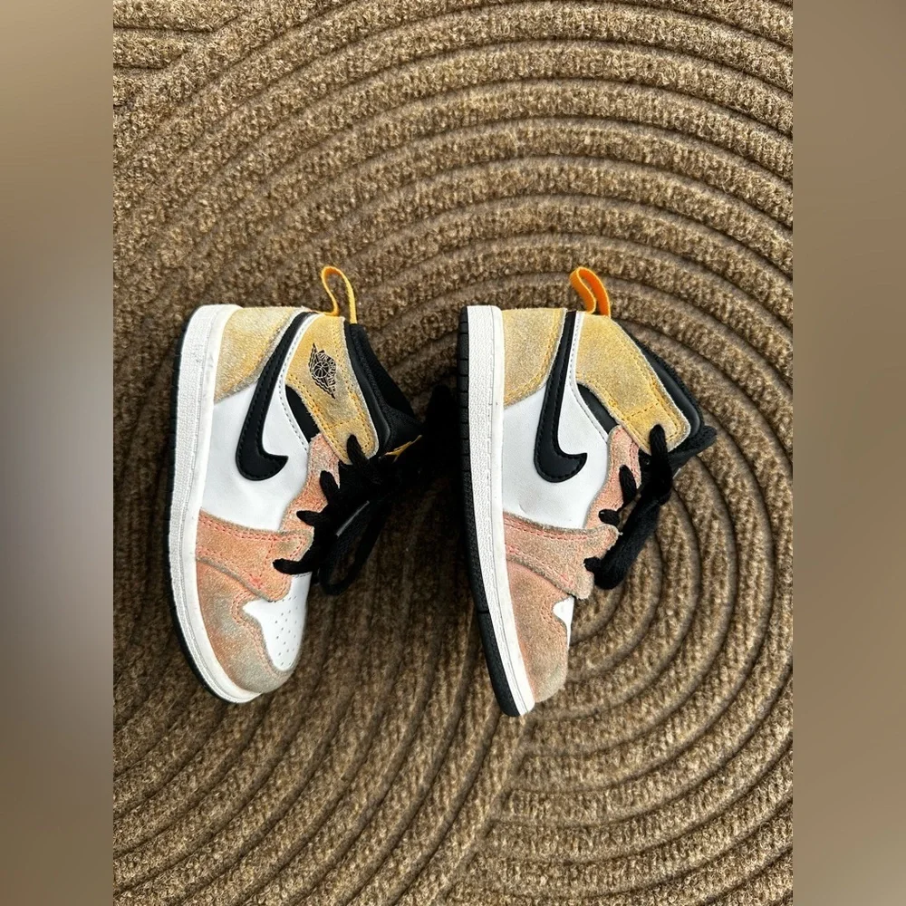 Nike Kids Jordan 1 Mid SE Sneakers Peach White and Gold Retro Girls Boys Toddler